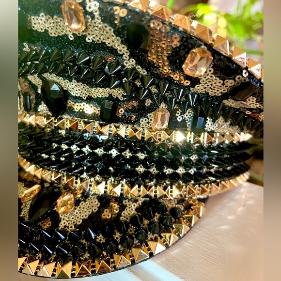 New! The “Epic” Sequined Spiked Party Hat 🪩🕺 Leopard 🐆 or Mermaid 🧜‍♀️ - Picture 5 of 5